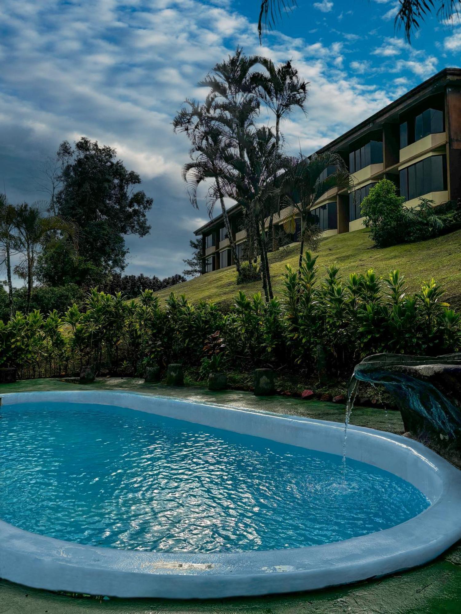 Arenal Roca Lodge & Bungalows La Fortuna Ngoại thất bức ảnh